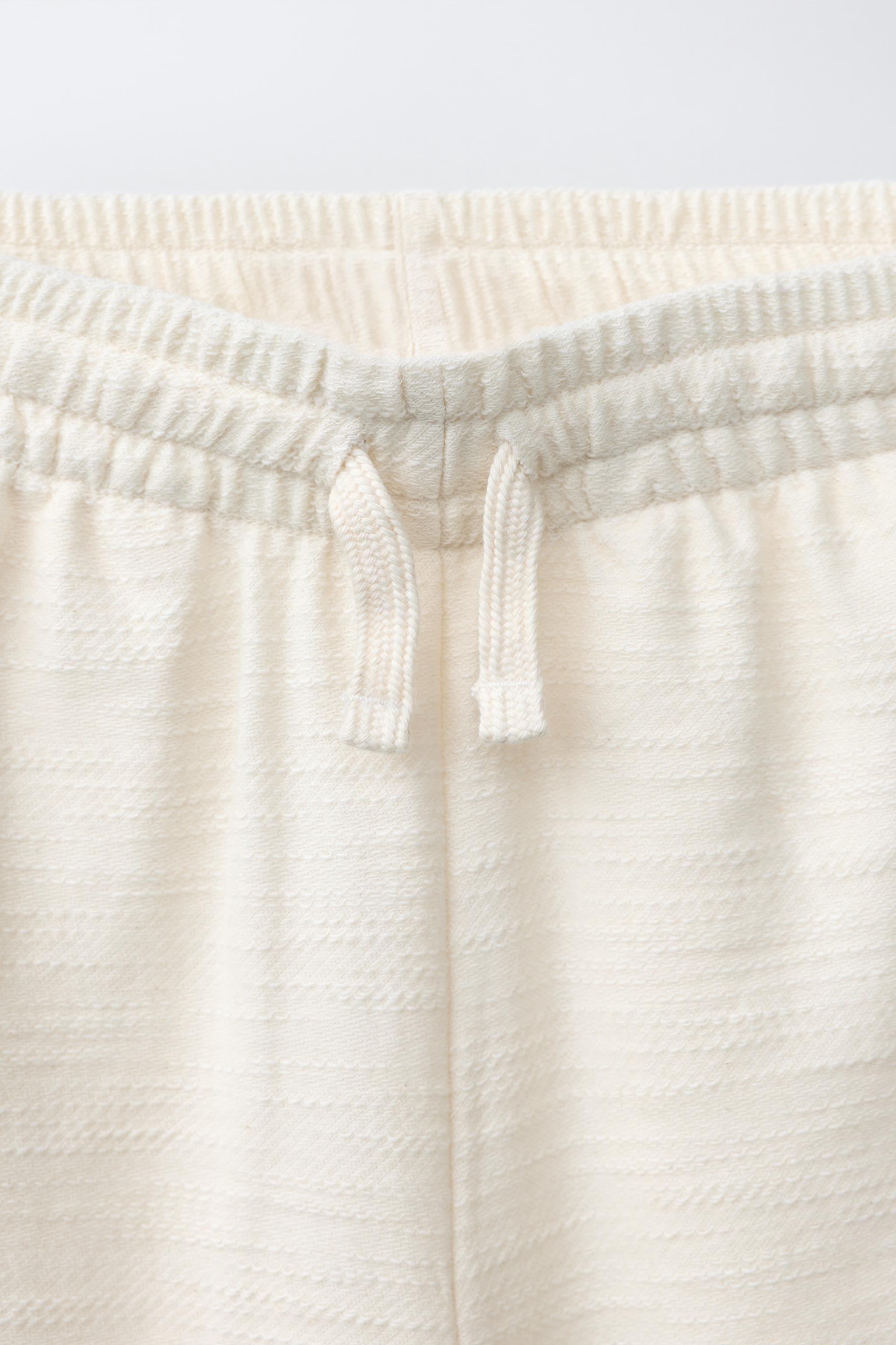 ENSEMBLE CHEMISE ET BERMUDA TEXTURÉS AVEC ÉTIQUETTE